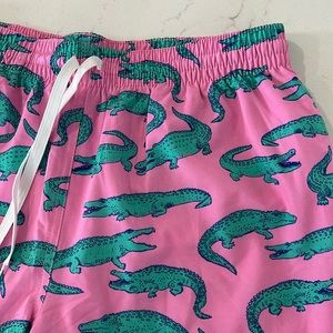 Men's "chubbies" Alligator swim trunks, size Large